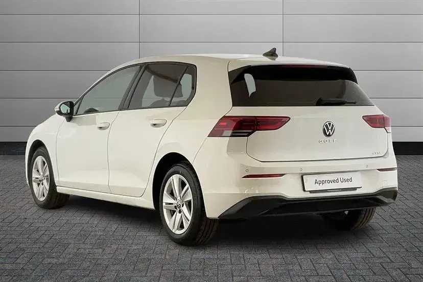 Used VW Golf VIII Life 150 HP (110 kW) 2022 Pure white Hatchback