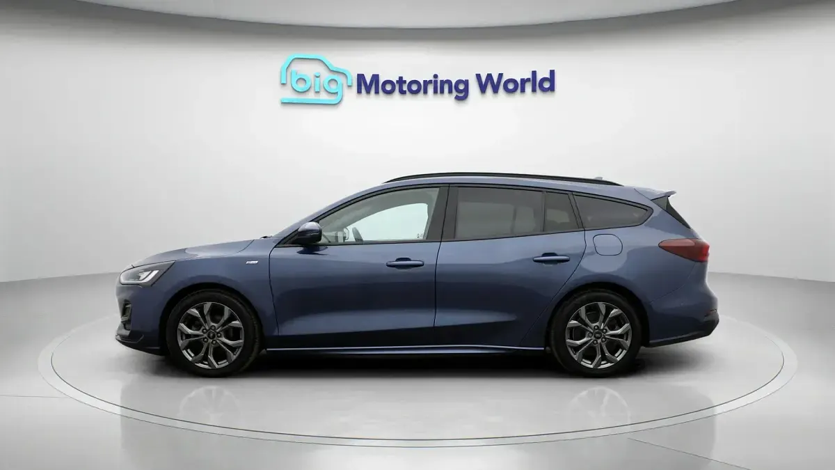Used Ford Focus ST-Line 125 HP (91 kW) 2023 Blue Estate