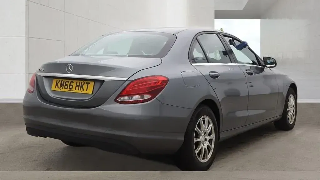 Usado Mercedes C200 SE 2017 Cinzento Sedan