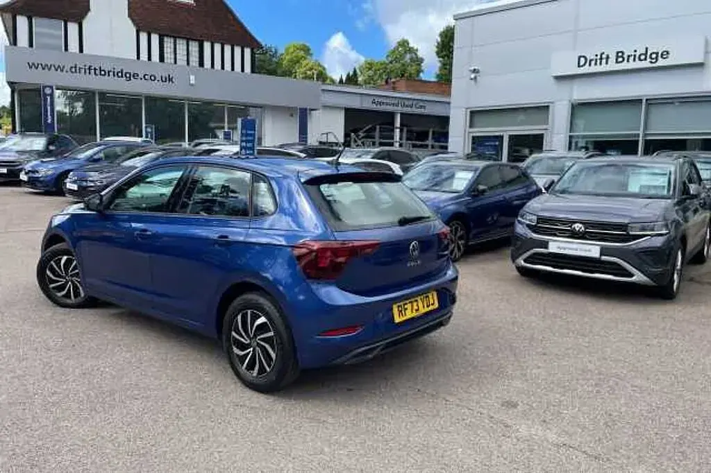 Used VW Polo Life 95 HP (69 kW) 2023 Blue Hatchback