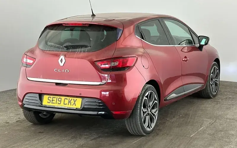 Used Renault Clio Iconic 90 HP (66 kW) 2019 Red Hatchback