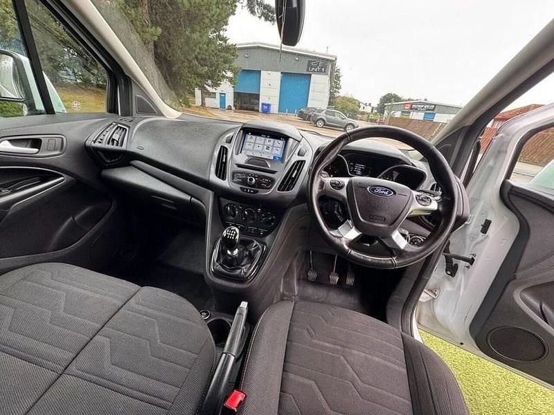 Used Ford Transit Connect Limited 118 HP (86 kW) 2018 White MPV