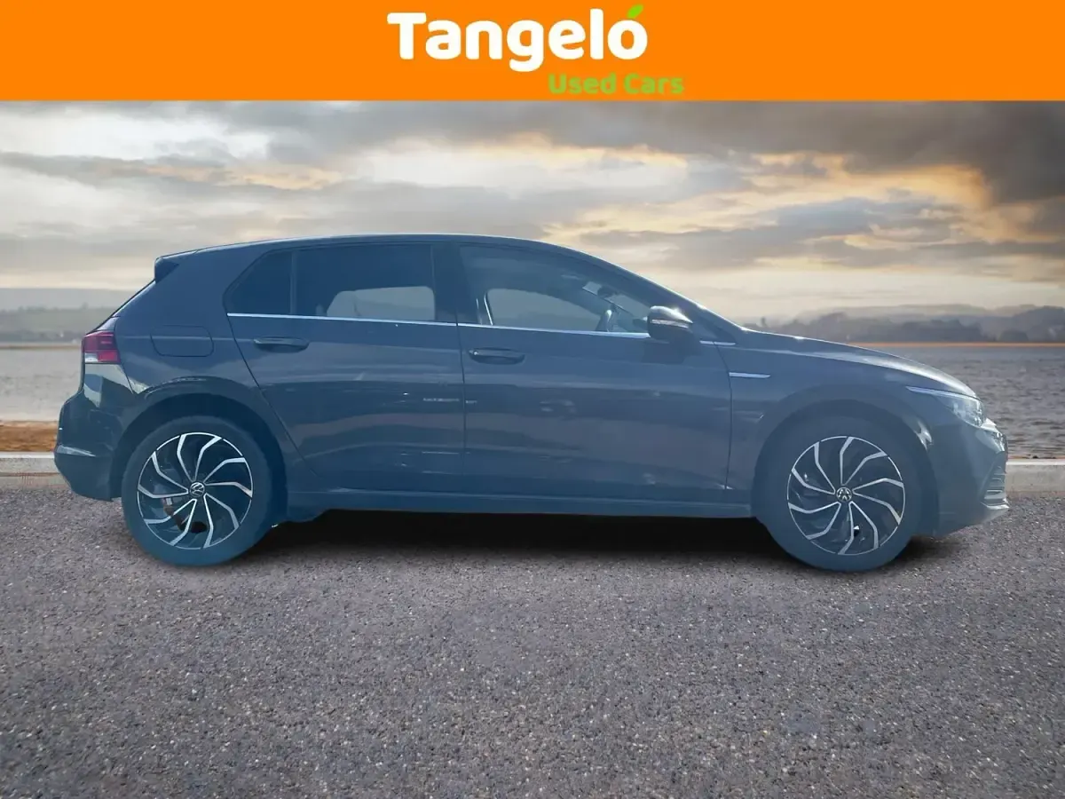Begagnad VW Golf VIII Edition 130 HK (95 kW) 2022 Grå Halvkombi