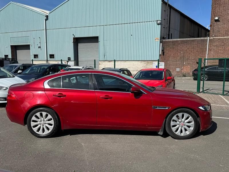 Usado Jaguar XE Prestige 2015 Vermelho Sedan