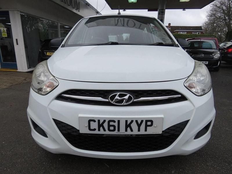 Used Hyundai i10 Classic 85 HP (62 kW) 2011 White Hatchback