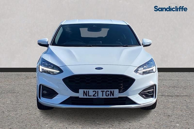 Used Ford Focus ST-Line X 125 HP (91 kW) 2021 White Hatchback