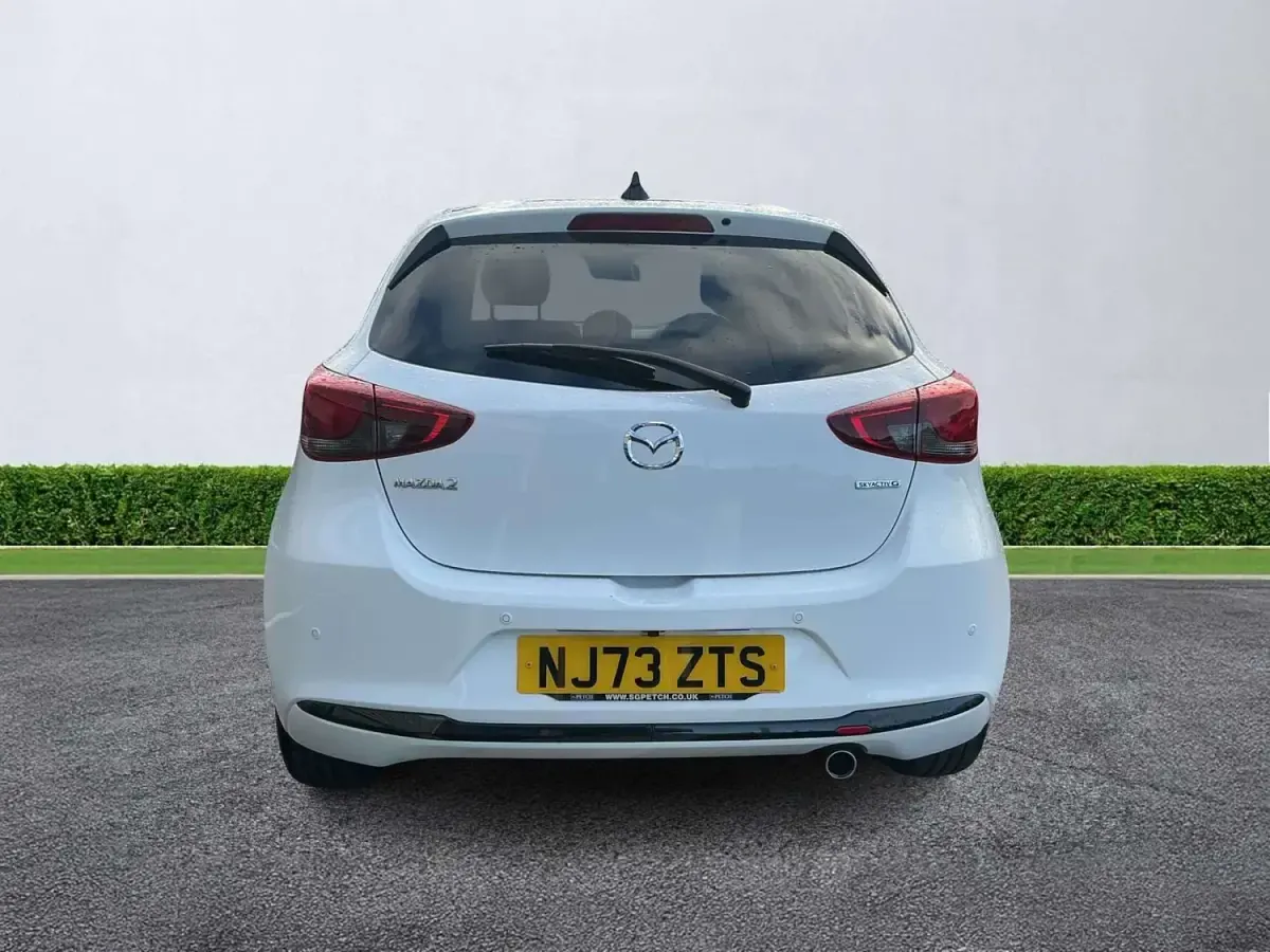 Używany Mazda 2 Homura-Aka 116 KM (85 kW) 2023 Biały Hatchback