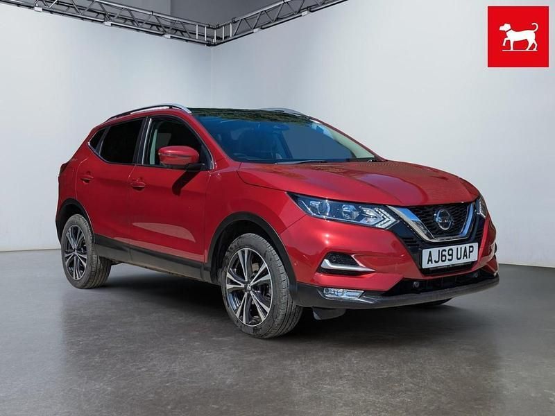 Red Used 2019 Nissan Qashqai N-Connecta SUV | £13,490 (Fair price) - Image 1/4