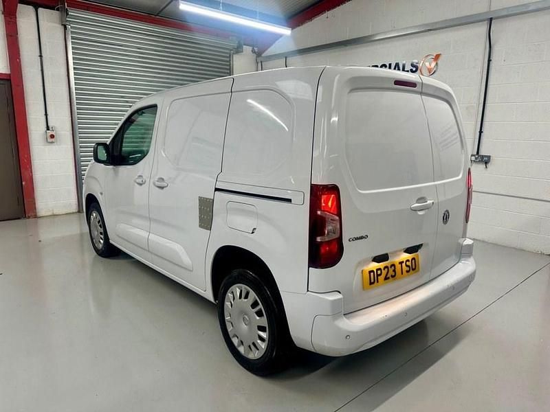 Used Vauxhall Combo 100 HP (73 kW) 2023 White MPV