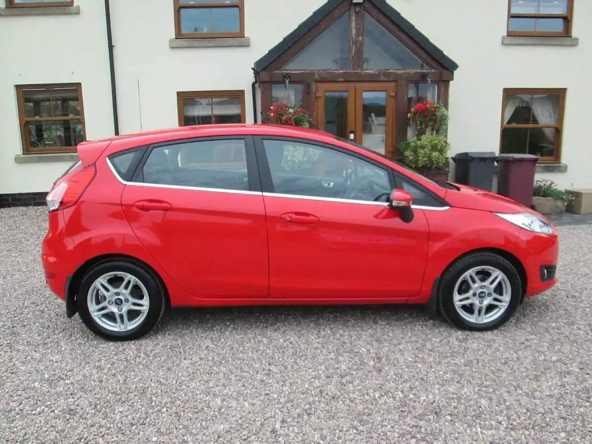 Used Ford Fiesta Zetec 82 HP (60 kW) 2014 Red Hatchback