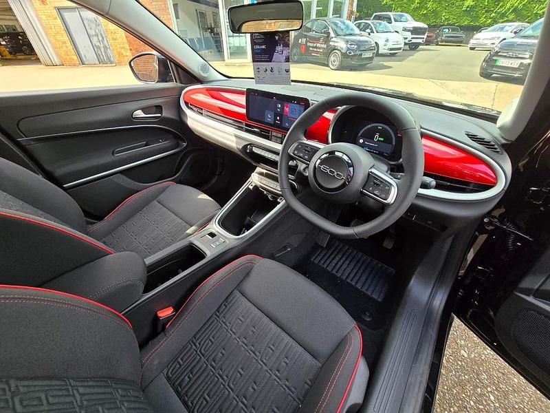 Used Fiat 600E Red 114 kW (156 HP) 2024 Black SUV