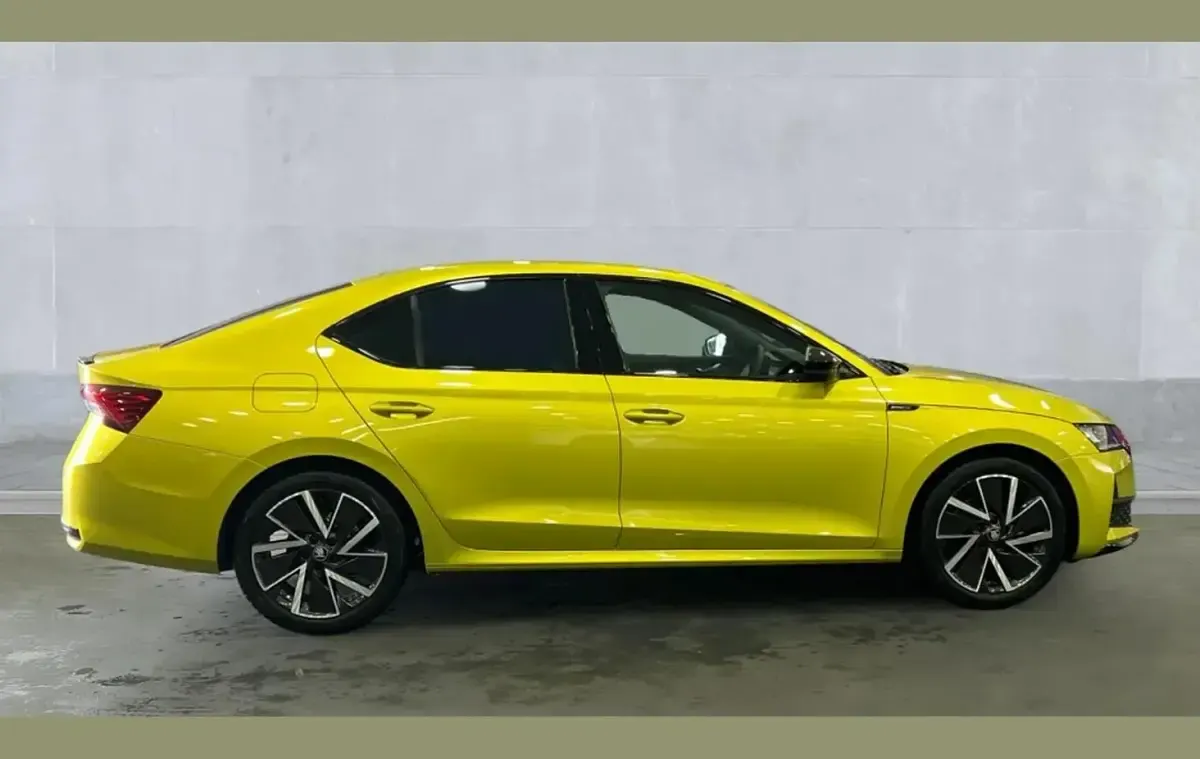 Used Skoda Octavia SportLine 147 HP (108 kW) 2026 Yellow Hatchback
