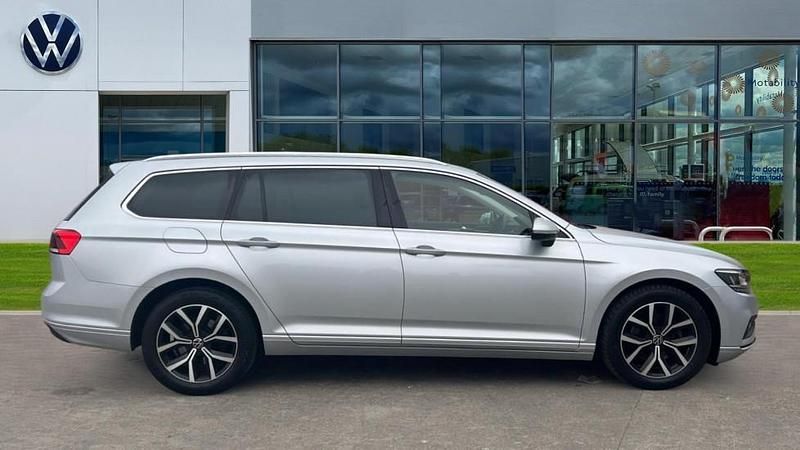 Begagnad VW Passat SEL 150 HK (110 kW) 2023 Silver Kombi