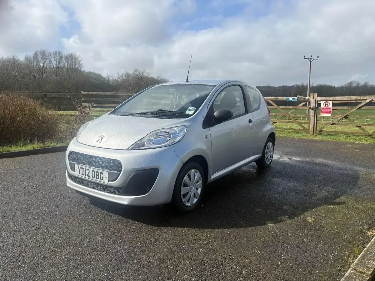 Used Peugeot 107 Access 68 HP (50 kW) 2012 Silver Hatchback