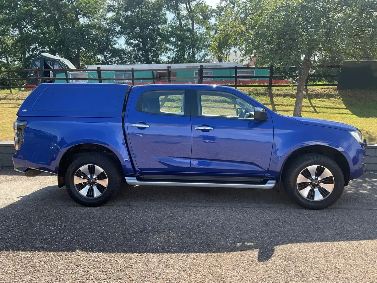 Used Isuzu D-Max 2022 Blue Pickup
