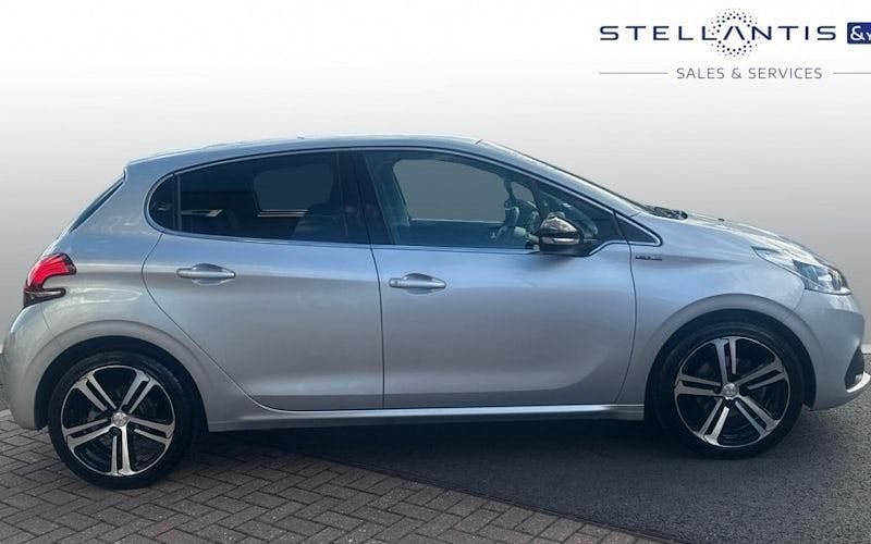 Used Peugeot 208 GT-line 109 HP (80 kW) 2019 Grey Hatchback