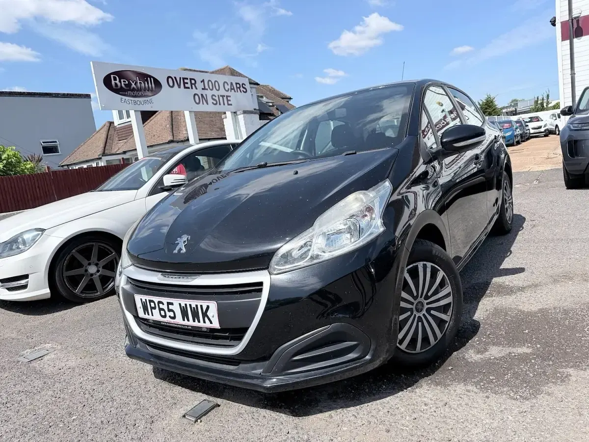 Used Peugeot 208 Access 68 HP (50 kW) 2016 Black Hatchback