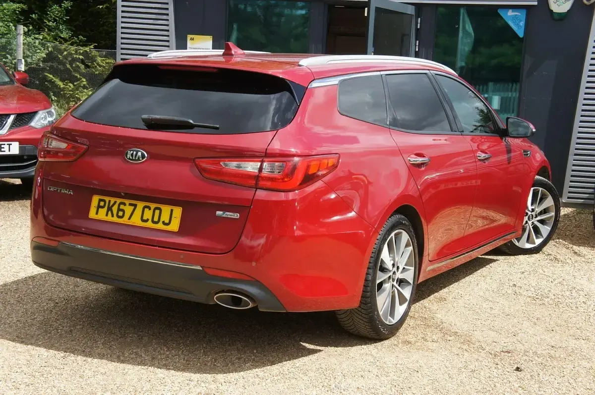 Used Kia Optima 141 HP (103 kW) 2017 Red Estate