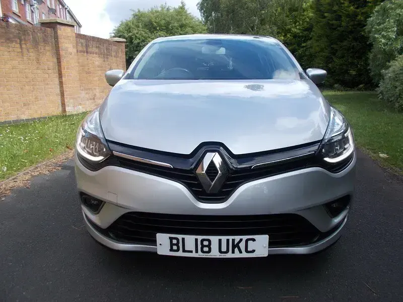 Used Renault Clio Dynamique 110 HP (80 kW) 2018 Silver Hatchback