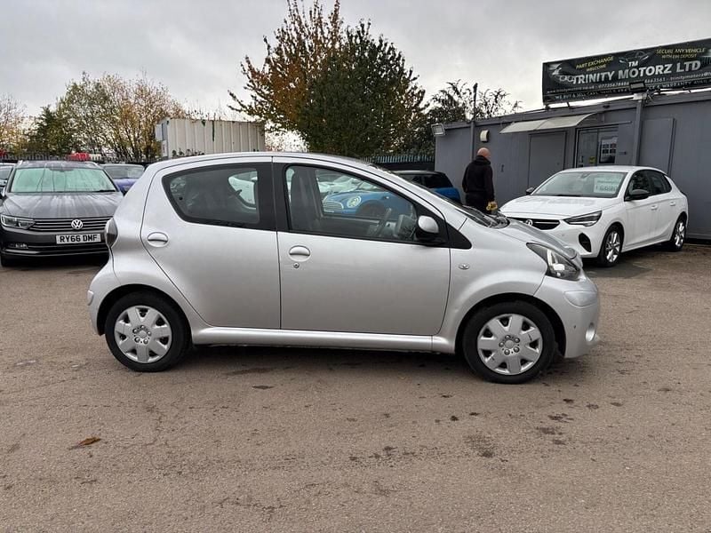 Silver Used 2013 Toyota Aygo Hatchback | £4,990 (Good price) - Image 1/4