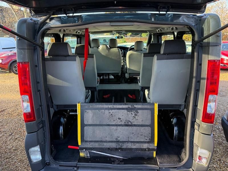 Second-hand Vauxhall Vivaro 90 CP (66 kW) 2012 Negru Monovolum