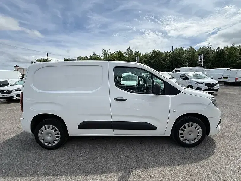 Used Vauxhall Combo Sportive 100 HP (73 kW) 2020 White MPV