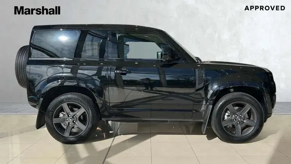 Używany Land Rover Defender SE Dynamic 249 KM (183 kW) 2025 Czarny SUV