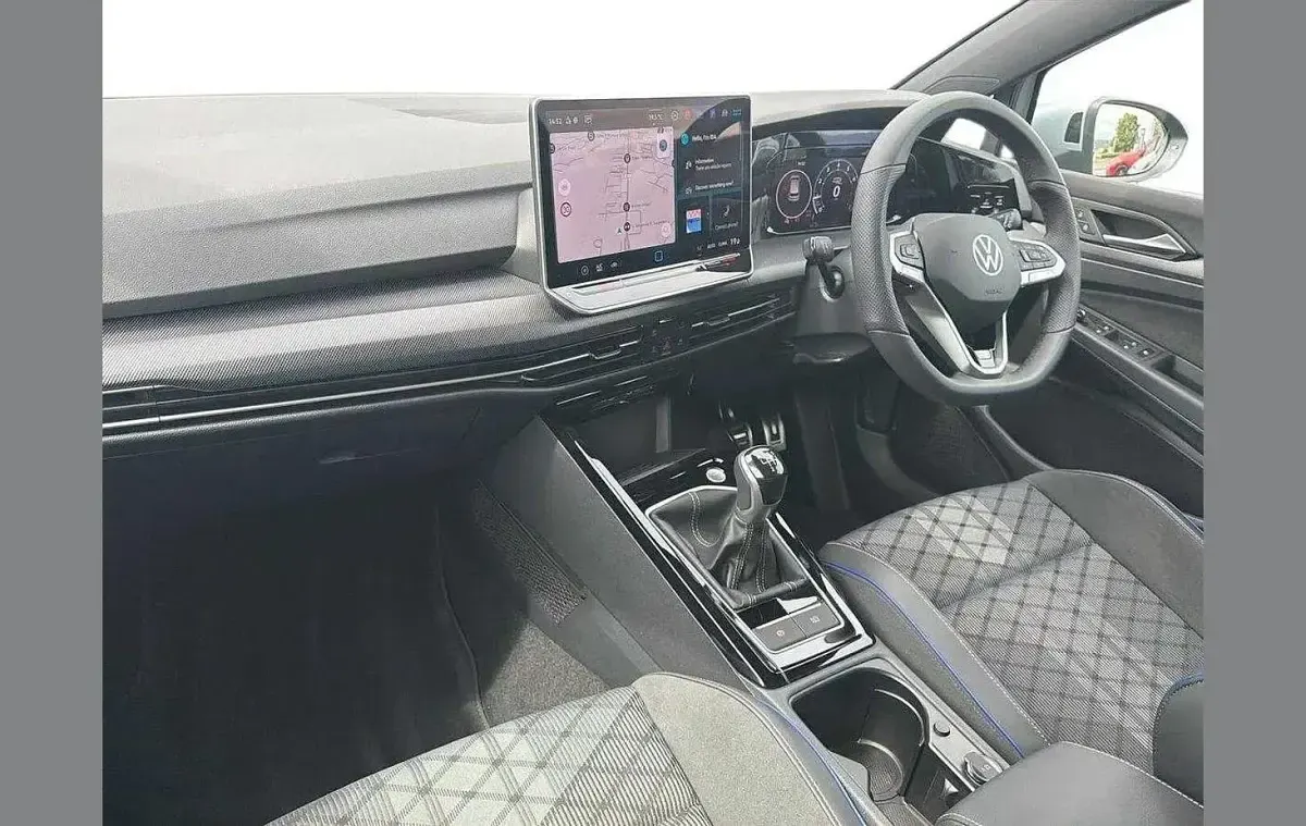 Used VW Golf VIII R-line 150 HP (110 kW) 2025 Silver Hatchback