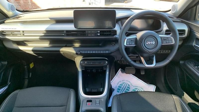 Used Jeep Avenger EV Summit 113 kW (154 HP) 2025 Black SUV