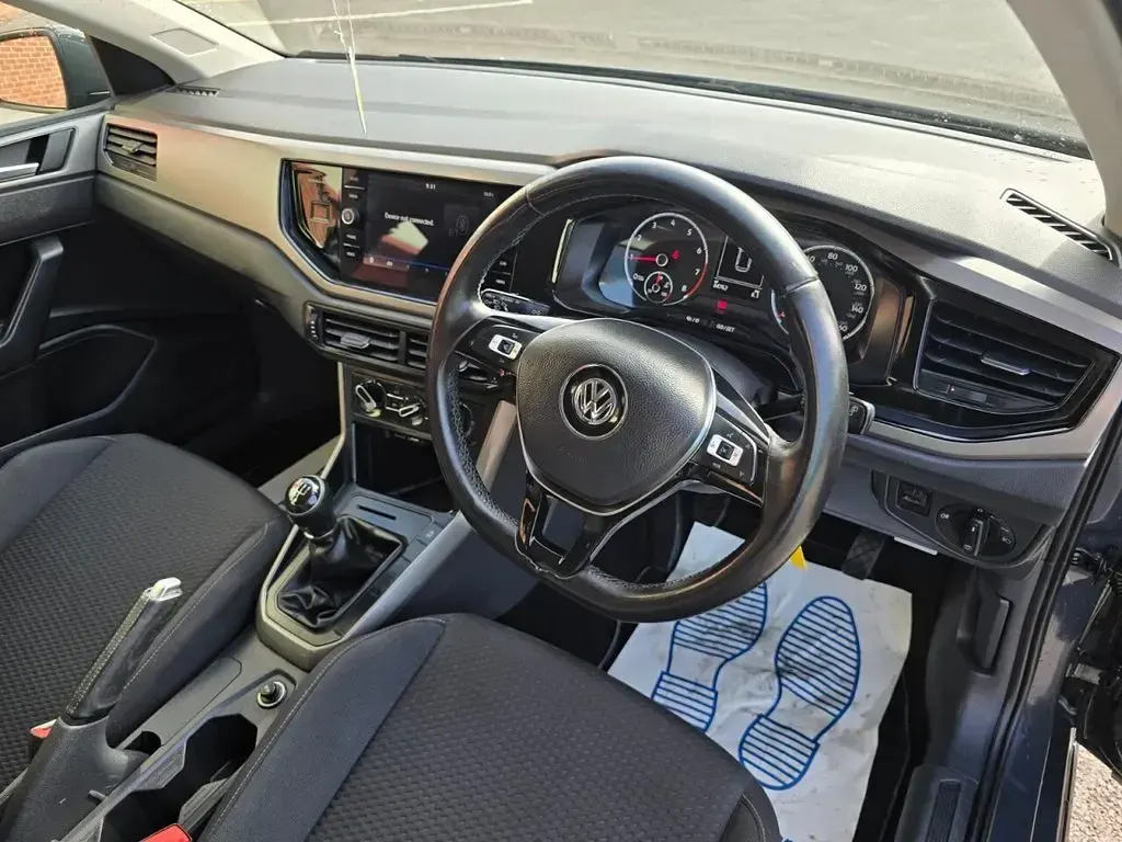 Used VW Polo SE 95 HP (69 kW) 2018 Grey Hatchback