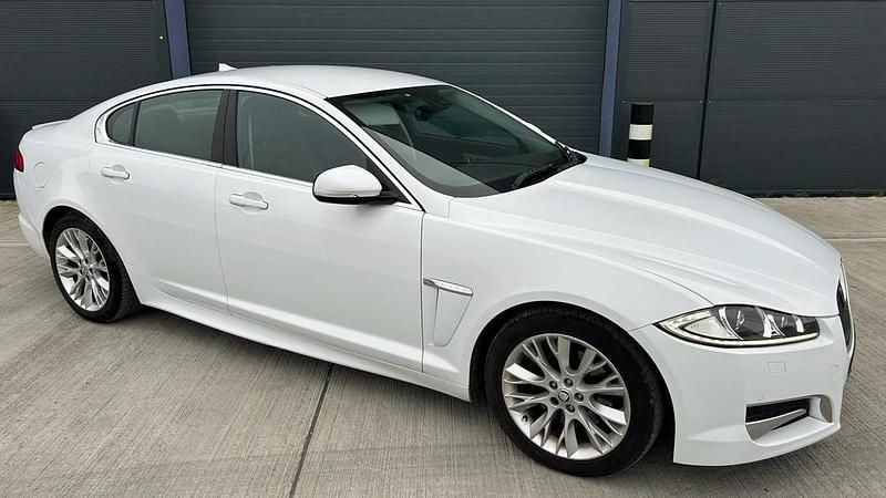 Used Jaguar XF 200 HP (147 kW) 2013 White Sedan