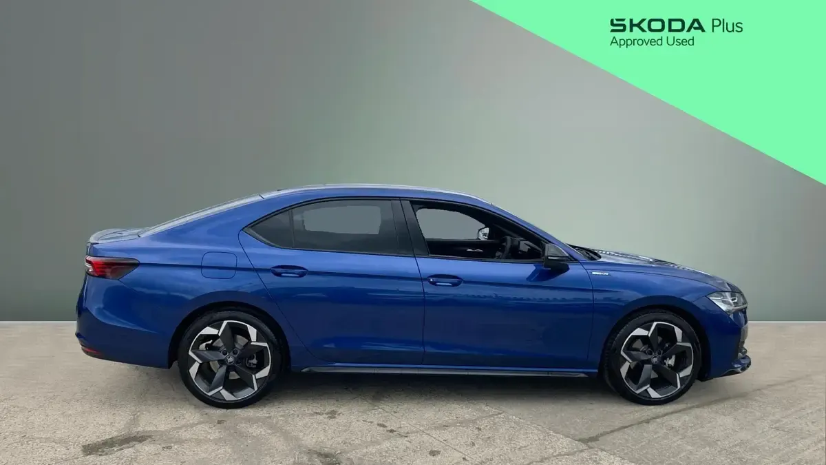 Used Skoda Superb SportLine 150 HP (110 kW) 2026 Cobalt blue  metallic Hatchback
