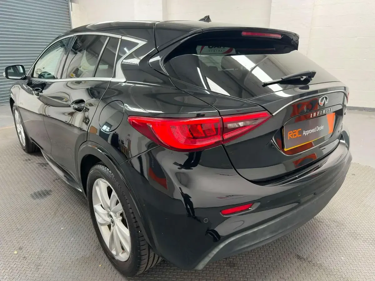 Used Infiniti Q30 Business Executive 109 HP (80 kW) 2016 Black Hatchback