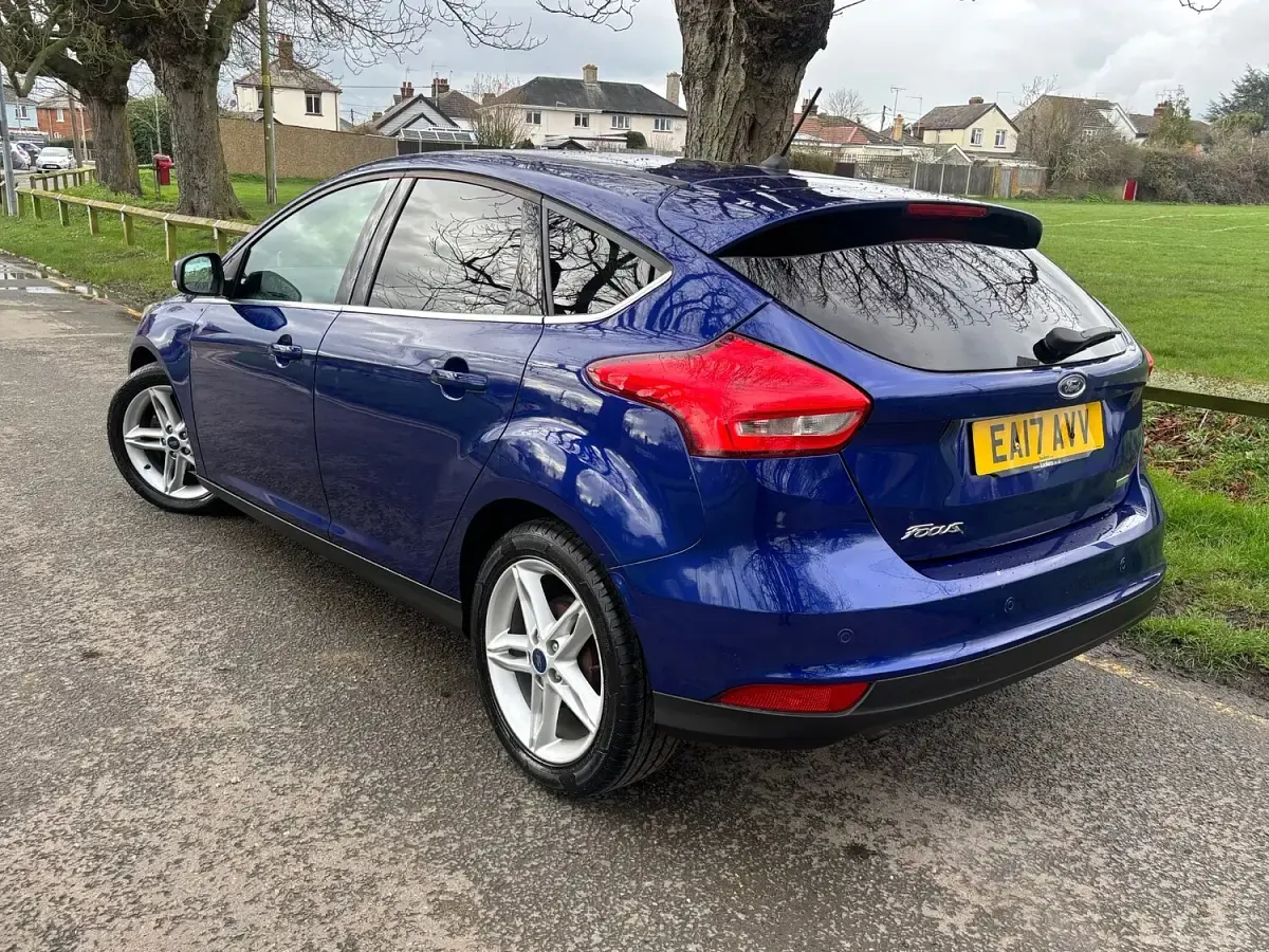 Used Ford Focus Zetec 125 HP (91 kW) 2017 Blue Hatchback