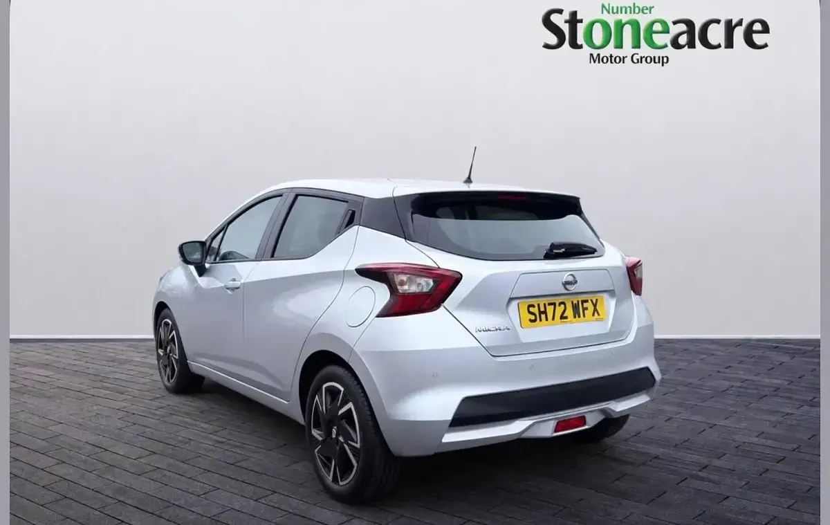Używany Nissan Micra Acenta 92 KM (67 kW) 2022 Srebrny Hatchback