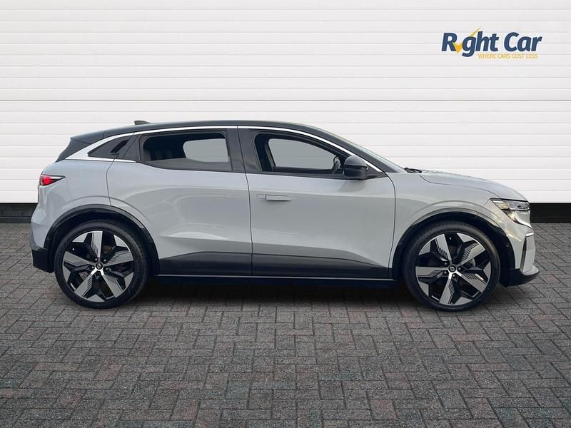 Used Renault Megane E-Tech Techno 160 kW (218 HP) 2022 Grey/black Hatchback