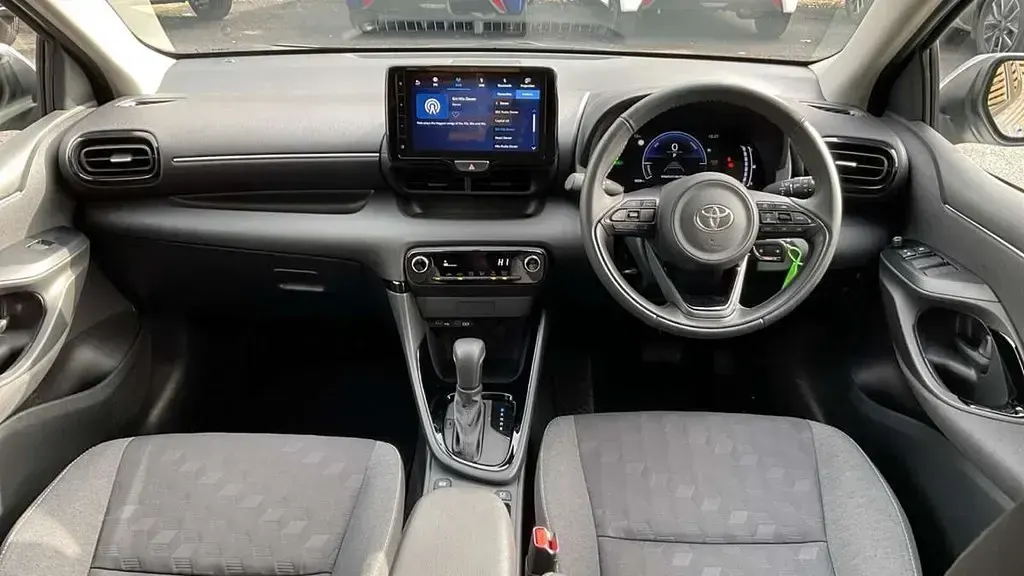 Used Toyota Yaris Hybrid Design 116 HP (85 kW) 2025 Silver Hatchback
