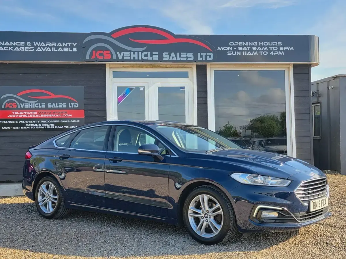 Używany Ford Mondeo Zetec 150 KM (110 kW) 2019 Niebieski Hatchback