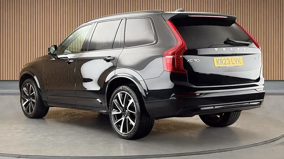 Used Volvo XC90 Plus 235 HP (172 kW) 2023 Onyx black SUV
