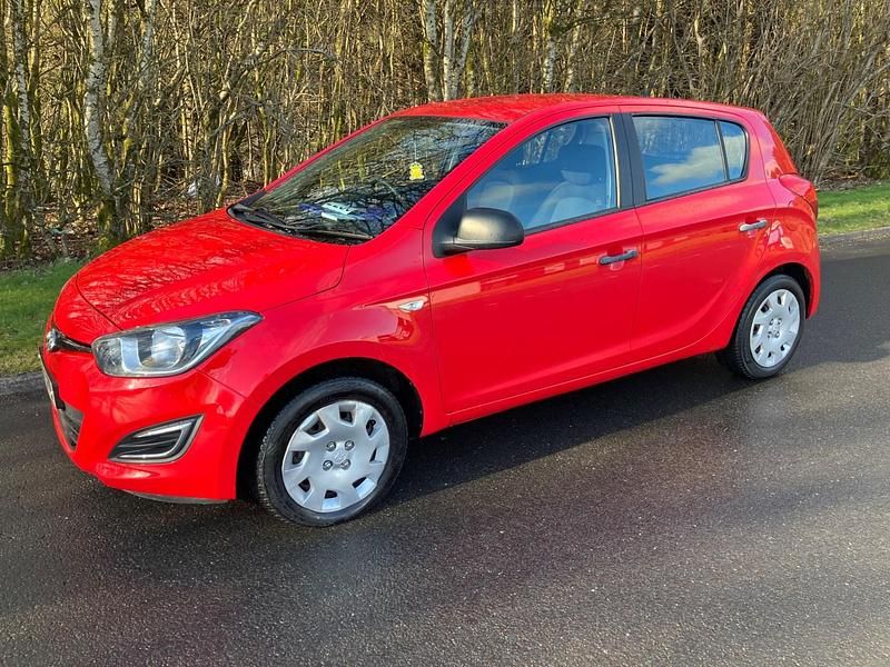Used Hyundai i20 Classic 2014 Red Hatchback