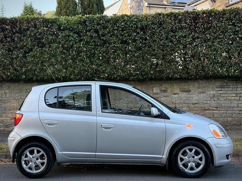 Used Toyota Yaris 2003 Silver Hatchback