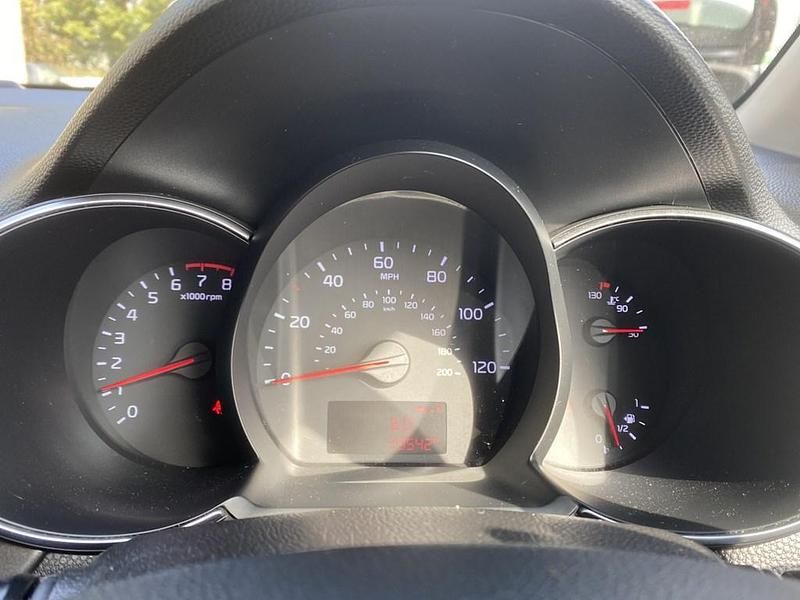 Używany Kia Picanto 66 KM (48 kW) 2016 Czerwony Hatchback