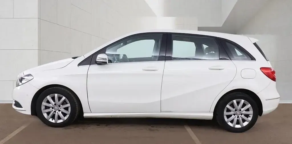 Usado Mercedes B180 SE 2014 Branco Monovolume