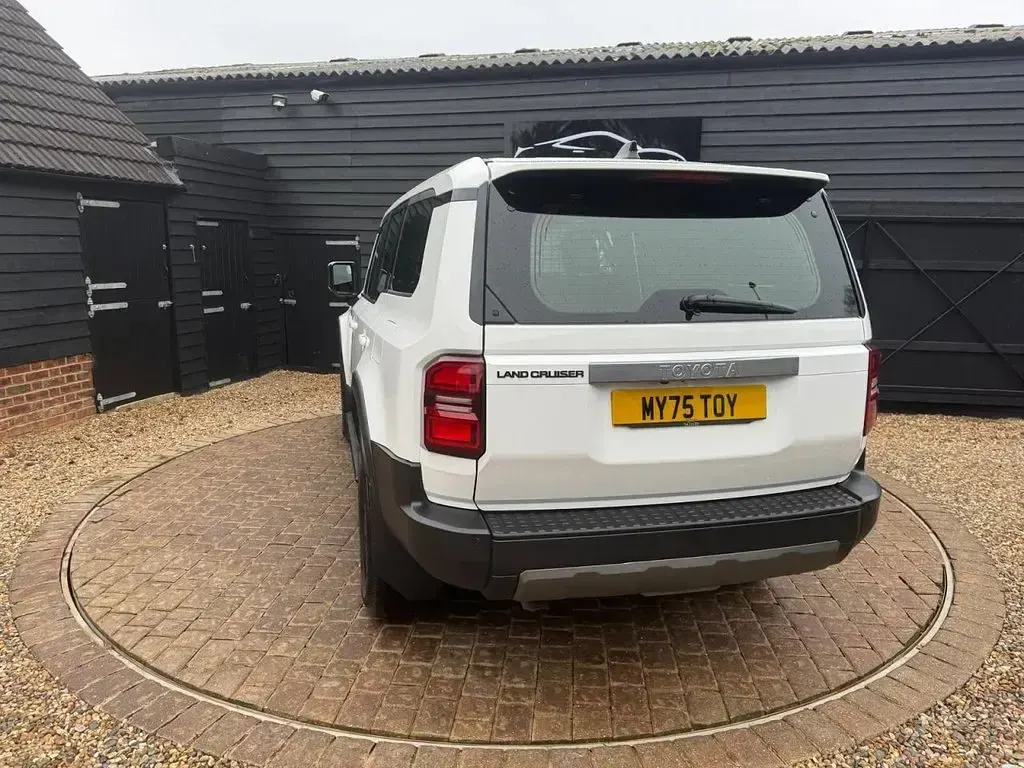New Toyota Land Cruiser 201 HP (147 kW) 2025 White