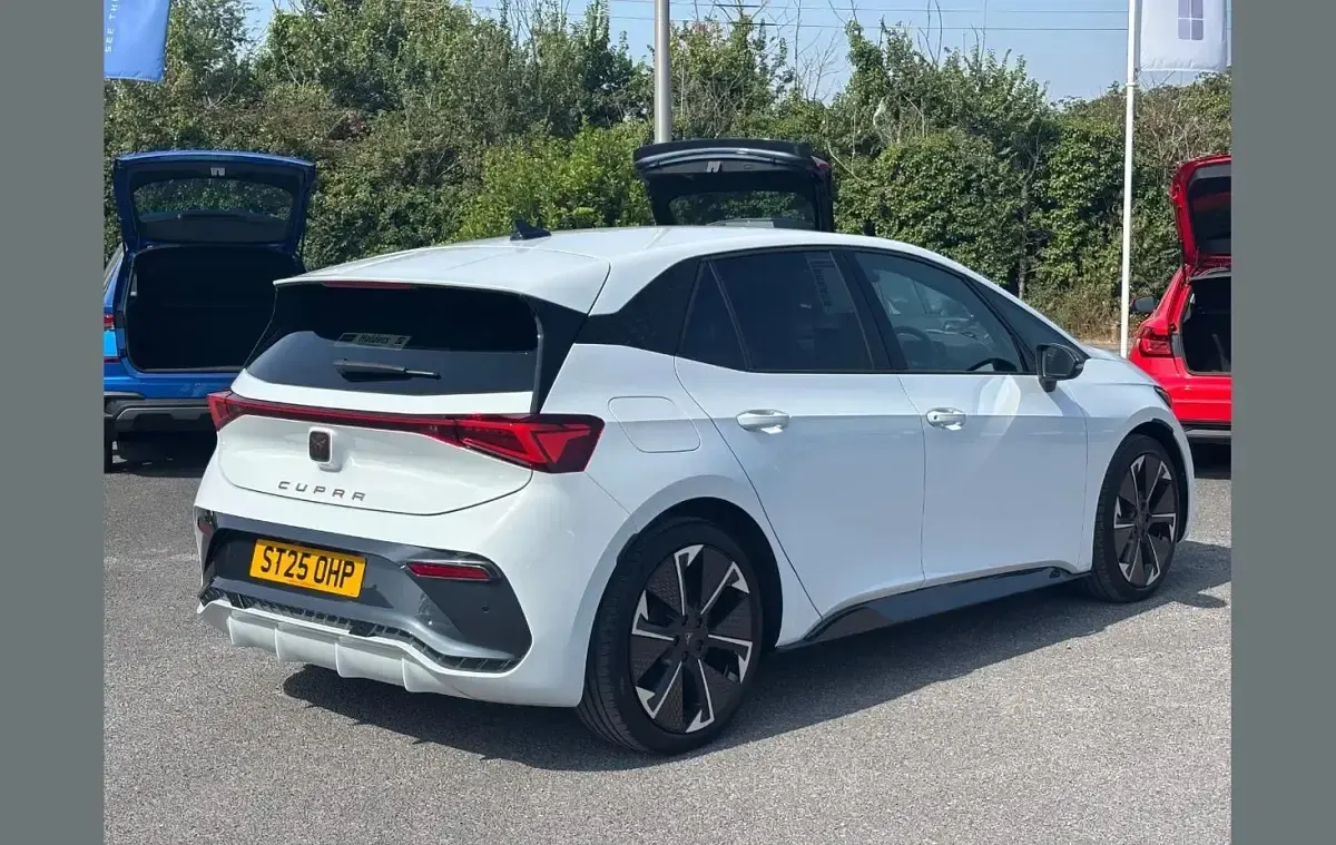 Used Cupra Born e-Boost 169 kW (231 HP) 2025 White Hatchback