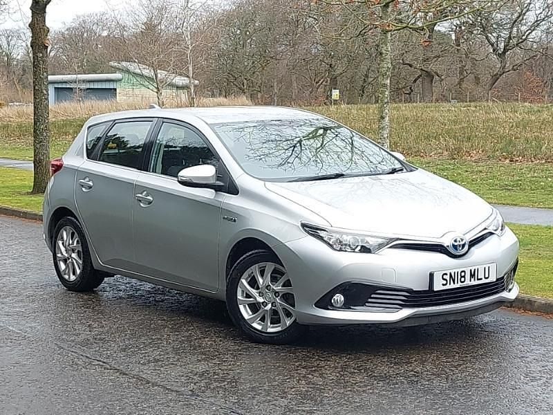 Used Toyota Auris Hybrid 136 HP (100 kW) 2018 Silver Hatchback