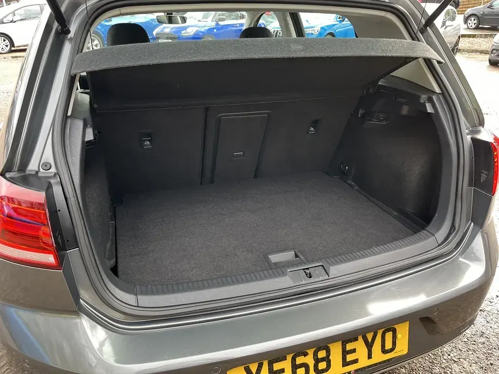 Used VW Golf VII SE 2018 Indium grey Hatchback