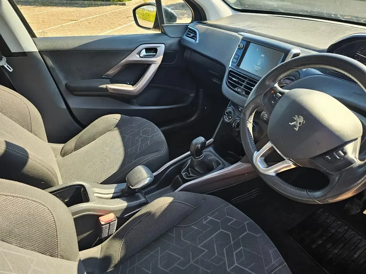 Used Peugeot 2008 Active 100 HP (73 kW) 2015 Black SUV
