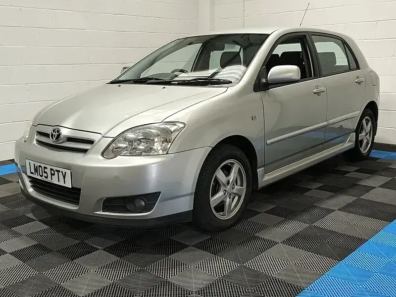 Used Toyota Corolla 110 HP (80 kW) 2005 Silver Hatchback