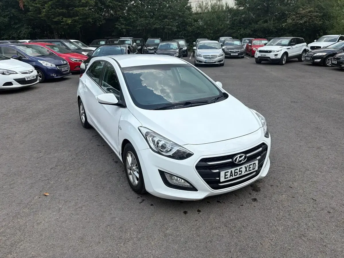 Used Hyundai i30 SE 110 HP (80 kW) 2015 White Hatchback
